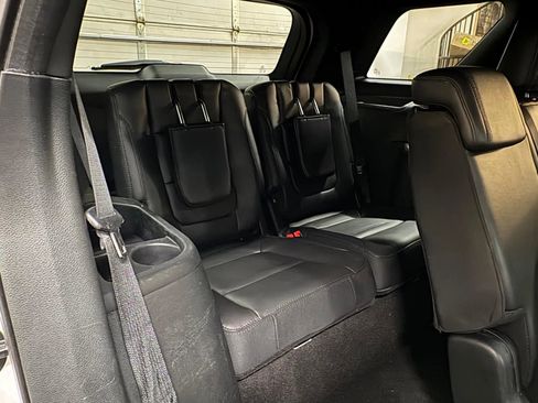 Used 2018 Ford Explorer XLT w/ Equipment Group 202A image 24