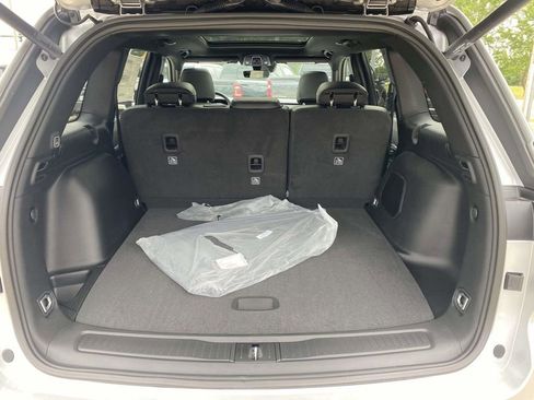New 2026 Jeep Grand Cherokee Limited w/ Limited Altitude Package RWD image 9