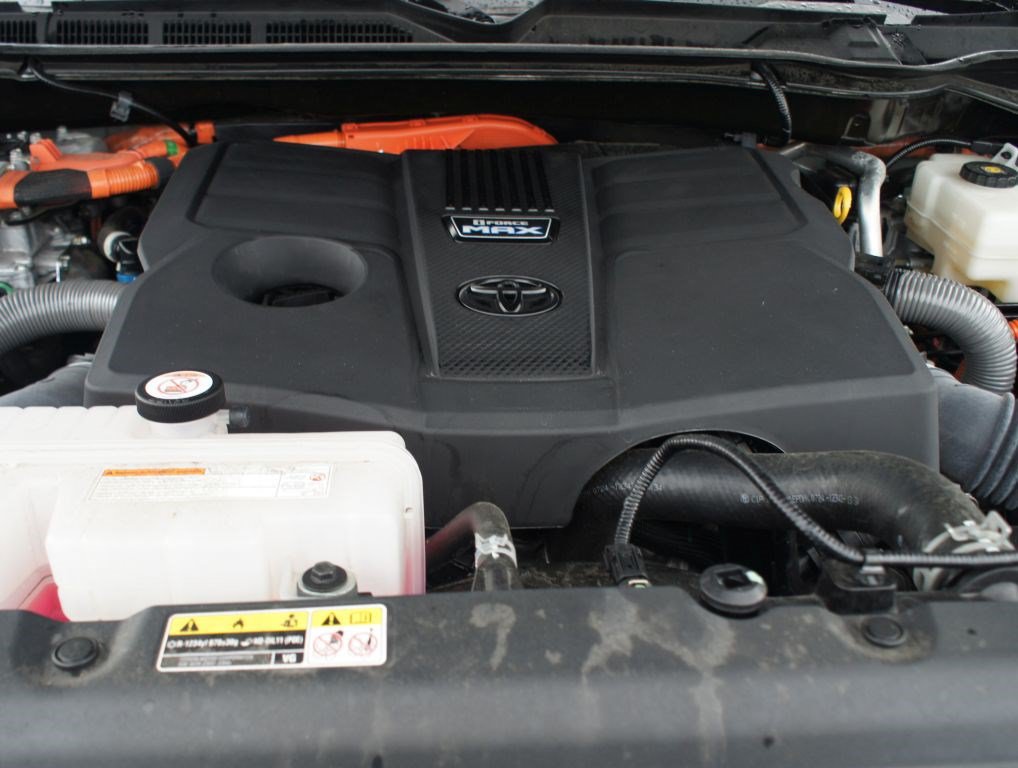 Used 2024 Toyota Tundra Limited AWD/4WD image 29