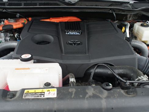 Used 2024 Toyota Tundra Limited AWD/4WD image 29