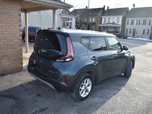 Used 2023 Kia Soul LX w/ LX Technology Package FWD image 3