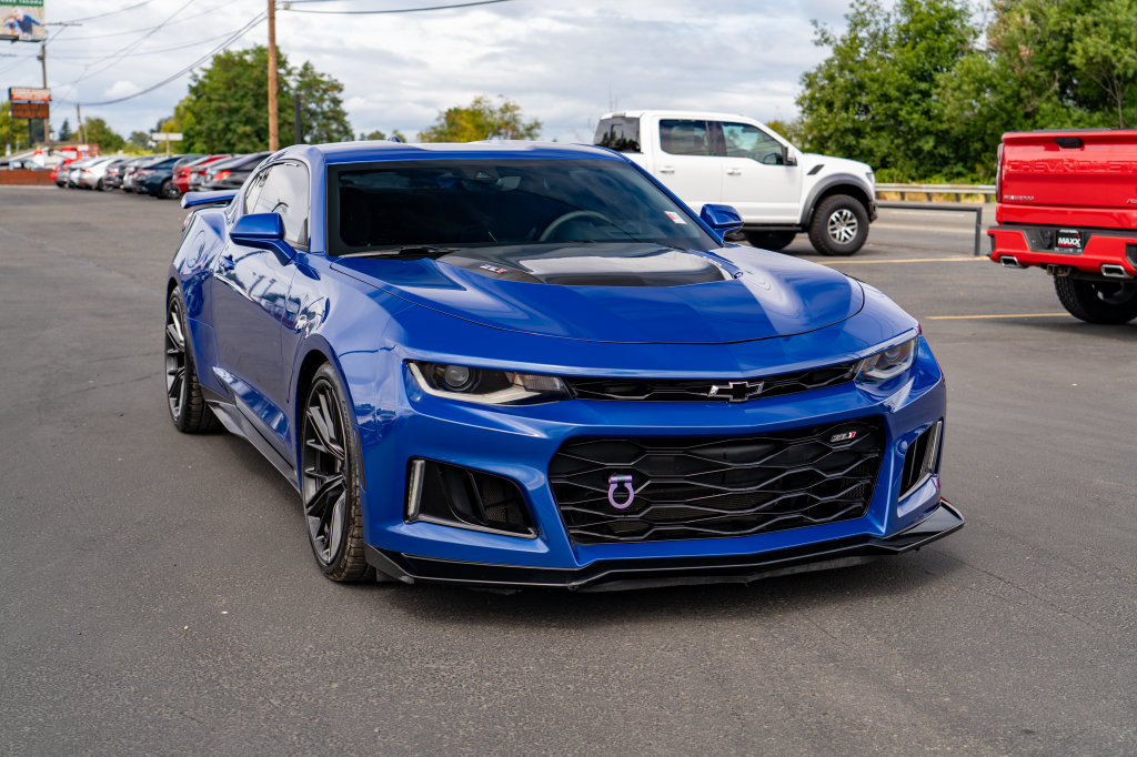 Used 2021 Chevrolet Camaro ZL1 RWD image 2