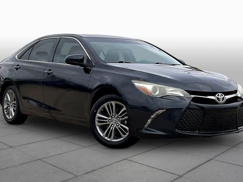 Used 2017 Toyota Camry LE FWD image 3