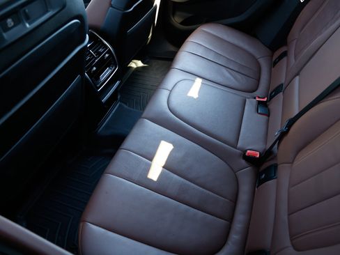 Used 2020 BMW X6 M50i image 12