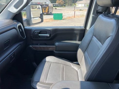 Used 2023 GMC Sierra 3500 Denali w/ Denali Ultimate Package image 10