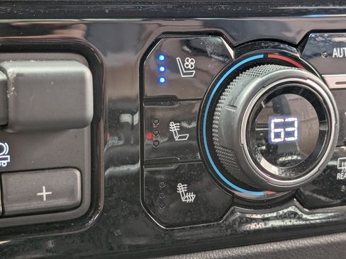 Used 2023 Chevrolet Silverado 1500 High Country w/ Technology Package RWD image 32