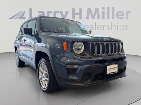 Used 2023 Jeep Renegade Latitude AWD/4WD image 7