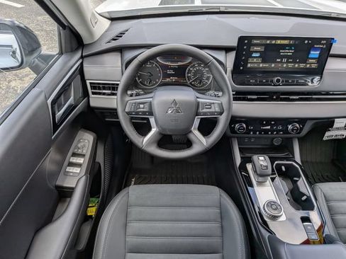 New 2026 Mitsubishi Outlander AWD image 16
