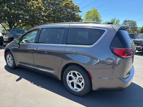 Used 2023 Chrysler Pacifica Limited FWD image 5