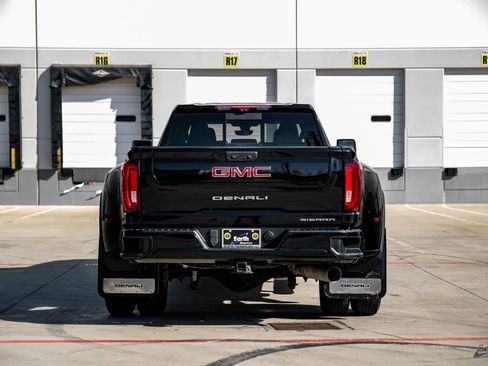 Used 2022 GMC Sierra 3500 Denali w/ Technology Package image 10