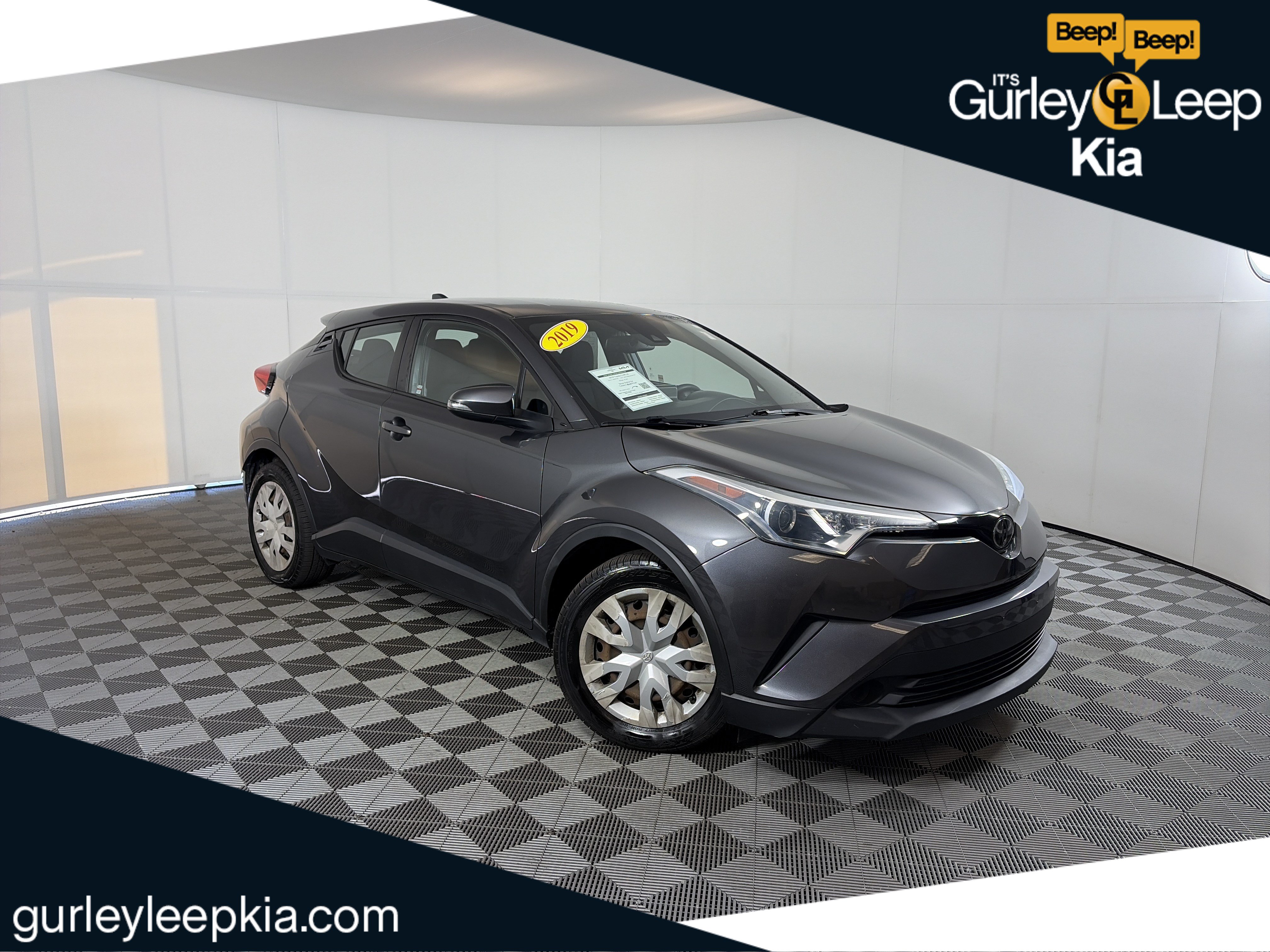 Used 2019 Toyota C-HR LE FWD image 1