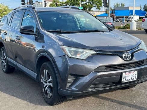 Used 2016 Toyota RAV4 LE AWD/4WD image 3