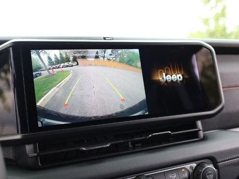 Used 2025 Jeep Wrangler Unlimited Rubicon image 12