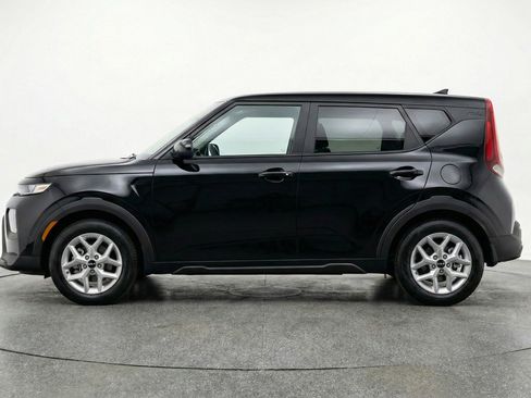 Used 2025 Kia Soul LX w/ LX Technology Package FWD image 5