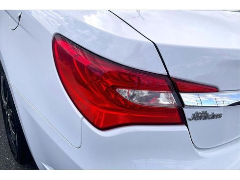 Used 2014 Chrysler 200 LX FWD image 30