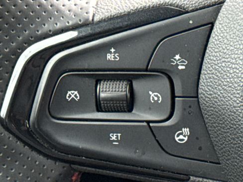 Used 2025 Chevrolet Trax RS w/ Driver Confidence Package FWD image 19