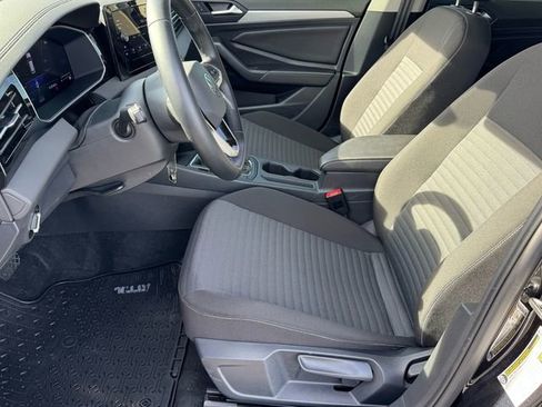 Certified 2025 Volkswagen Jetta S image 7