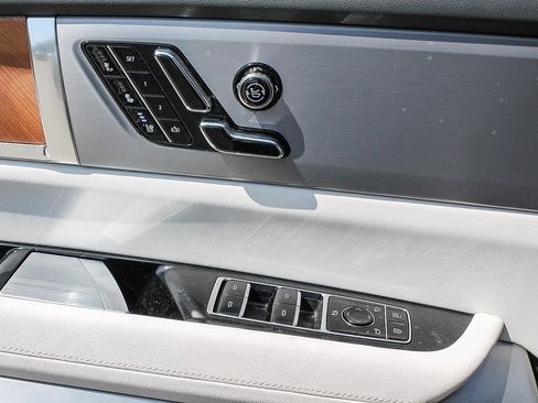 Used 2026 Cadillac Vistiq Luxury image 23