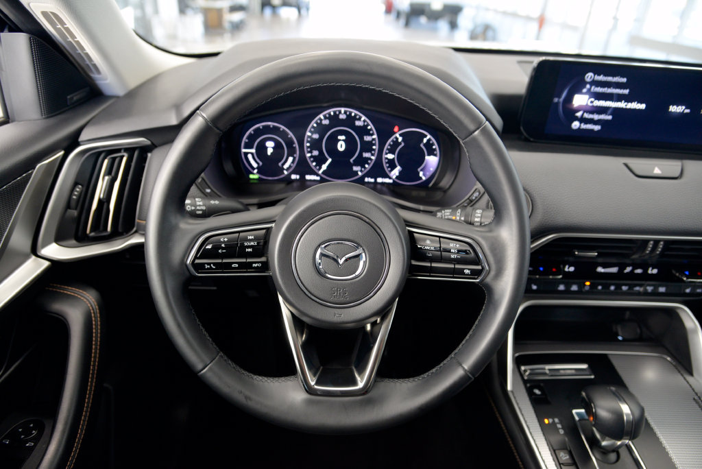 Certified 2024 MAZDA CX-90 Plug-In Hybrid w/ Premium Pkg AWD/4WD image 18