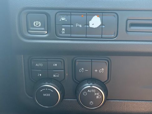 Certified 2024 Chevrolet Suburban LT AWD/4WD image 34