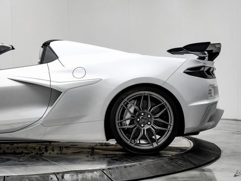 Used 2025 Chevrolet Corvette Z06 w/ Z07 Performance Package image 10