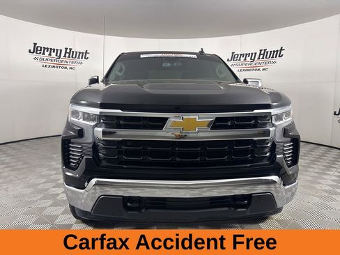 Used 2024 Chevrolet Silverado 1500 LT w/ Z71 Off-Road Package AWD/4WD image 3