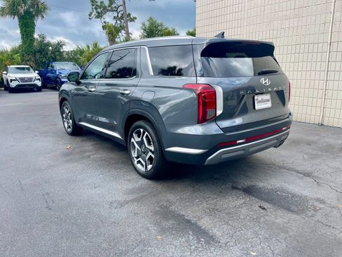 Used 2024 Hyundai Palisade SEL w/ Premium Package FWD image 3