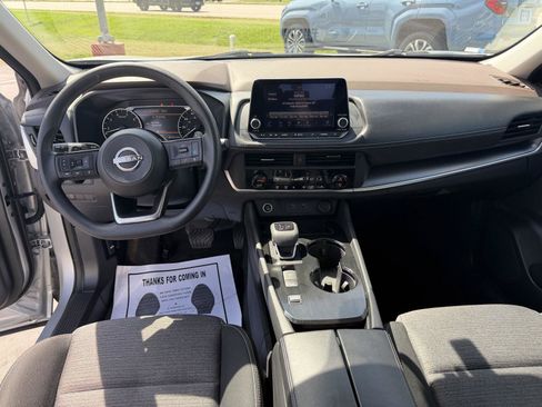 Used 2023 Nissan Rogue SV FWD image 16