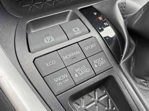 Used 2025 Toyota RAV4 LE image 28