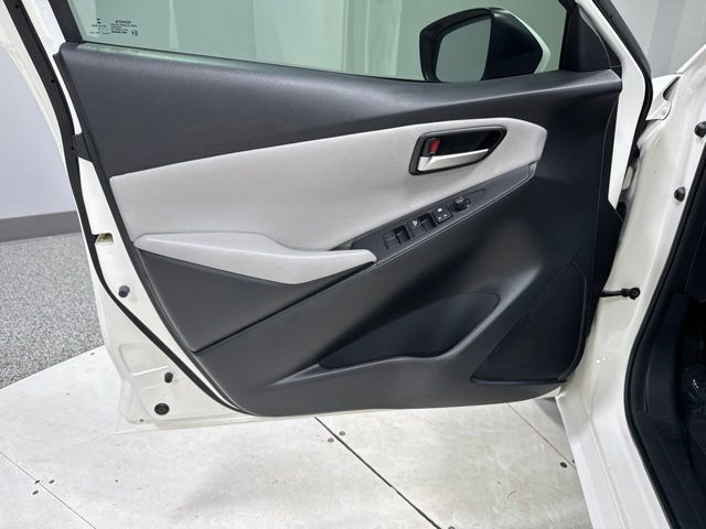 Used 2019 Toyota Yaris L FWD image 9