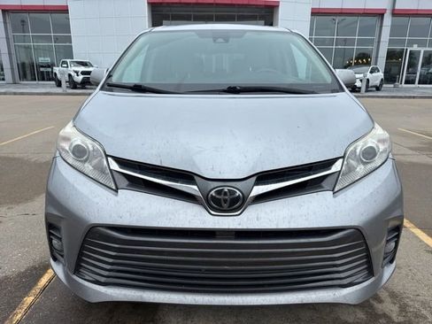 Used 2018 Toyota Sienna XLE AWD/4WD image 15