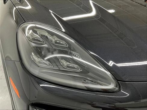 Used 2020 Porsche Cayenne Turbo AWD/4WD image 35