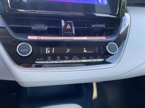 Used 2025 Toyota Corolla LE FWD image 32