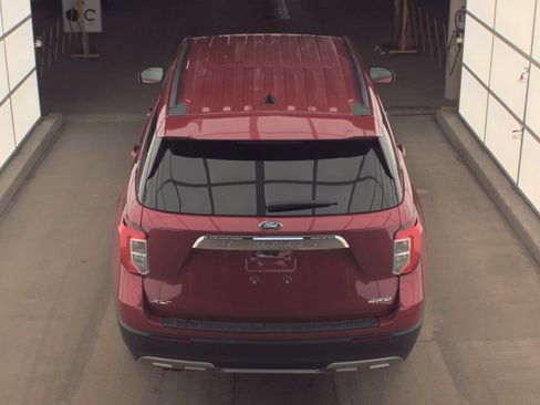 Used 2024 Ford Explorer XLT w/ Equipment Group 202A AWD/4WD image 17
