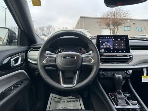 Used 2024 Jeep Compass Limited image 20