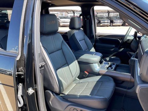 Used 2025 Chevrolet Silverado 2500 High Country w/ High Country Premium Package image 10