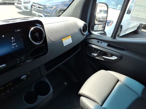New 2025 Mercedes-Benz Sprinter 2500 image 20