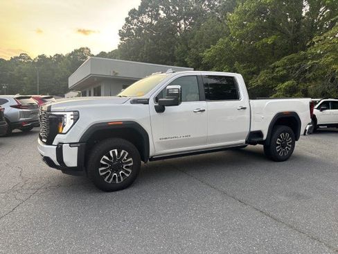 Used 2025 GMC Sierra 2500 Denali Ultimate AWD/4WD image 2