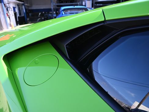 Used 2021 Lamborghini Huracan EVO RWD image 24