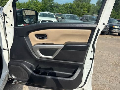 Used 2017 Nissan Titan SV RWD image 19