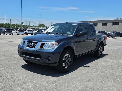 Used 2017 Nissan Frontier Desert Runner RWD image 3