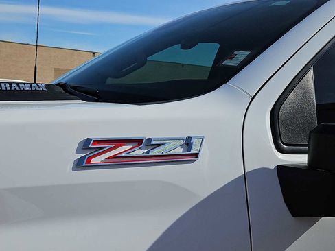 Used 2025 Chevrolet Silverado 2500 LT AWD/4WD image 11