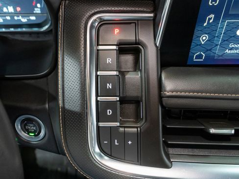 Used 2022 GMC Yukon XL AT4 image 25