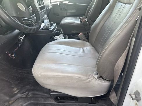 Used 2011 Chevrolet Express 3500 RWD image 2