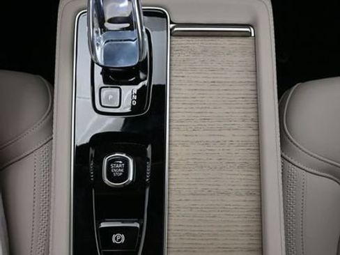 New 2026 Volvo XC90 B6 Plus w/ Protection Package Premier AWD/4WD image 11