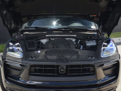 Certified 2026 Porsche Macan AWD/4WD image 37