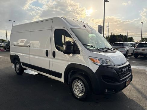 Used 2024 RAM ProMaster 2500 w/ Convenience Group FWD image 7