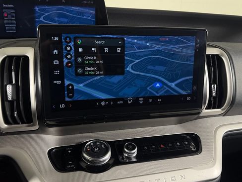 Used 2025 Ford Expedition Active RWD image 16