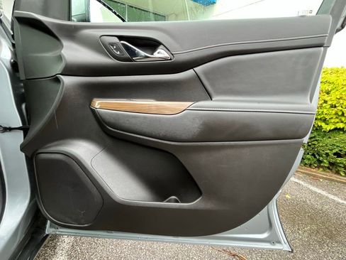 Certified 2023 GMC Acadia SLE w/ Driver Convenience Package image 22