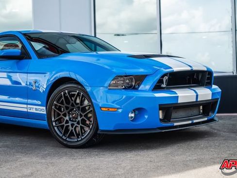 Used 2013 Ford Mustang Shelby GT500 RWD image 38